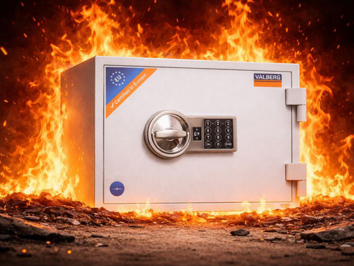 Sejf antywłamaniowy VALBERG Frs 30, ogień, LFS, 60min, termiczna, sejf stoi w ogniu wizualizująć ognioodporność