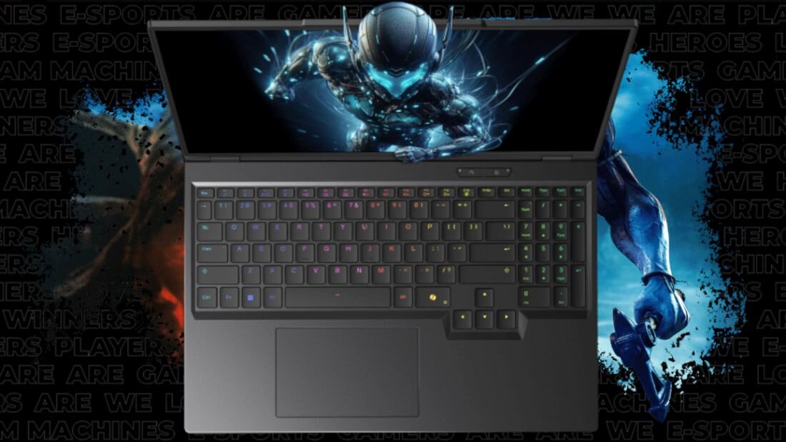 Laptop DREAMMACHINES RT5080 - Laptop DREAMMACHINES RT5080 z klawiaturą gamingową i wizerunkiem obcego na ekranie. Podświetlana klawiatura RGB (Per-Key)