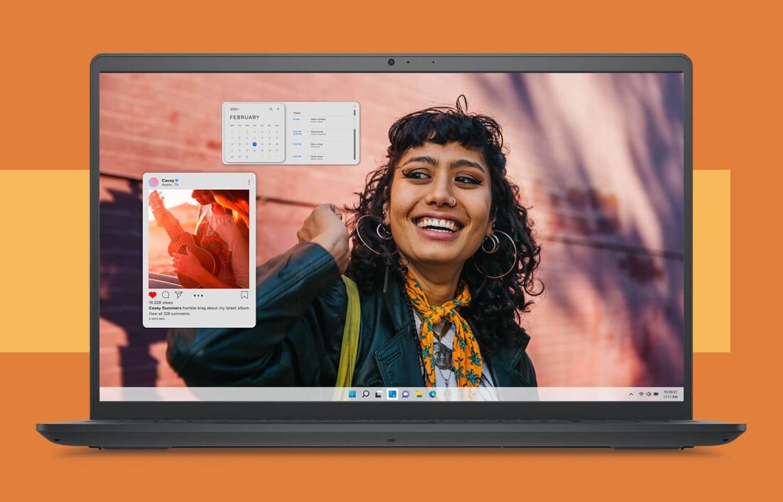 Uśmiechnięta kobieta na ekranie laptopa DELL Inspiron 3530.   - Ekran Full HD 120 Hz 