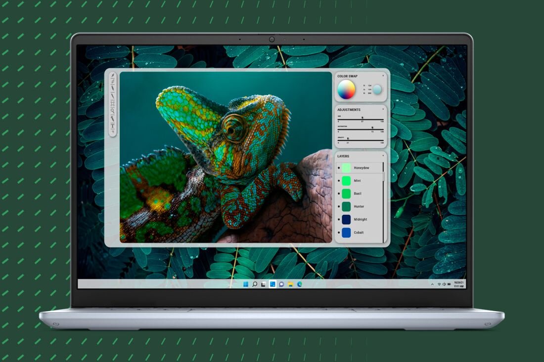 Laptop Dell Inspiron Plus 7440 z wyświetlaczem prezentującym kolorową grafikę kameleona na tle zielonych liści, ekran z panelem do edycji kolorów i warstw. - 2.8K (2880 x 1800 px) ComfortView Plus 