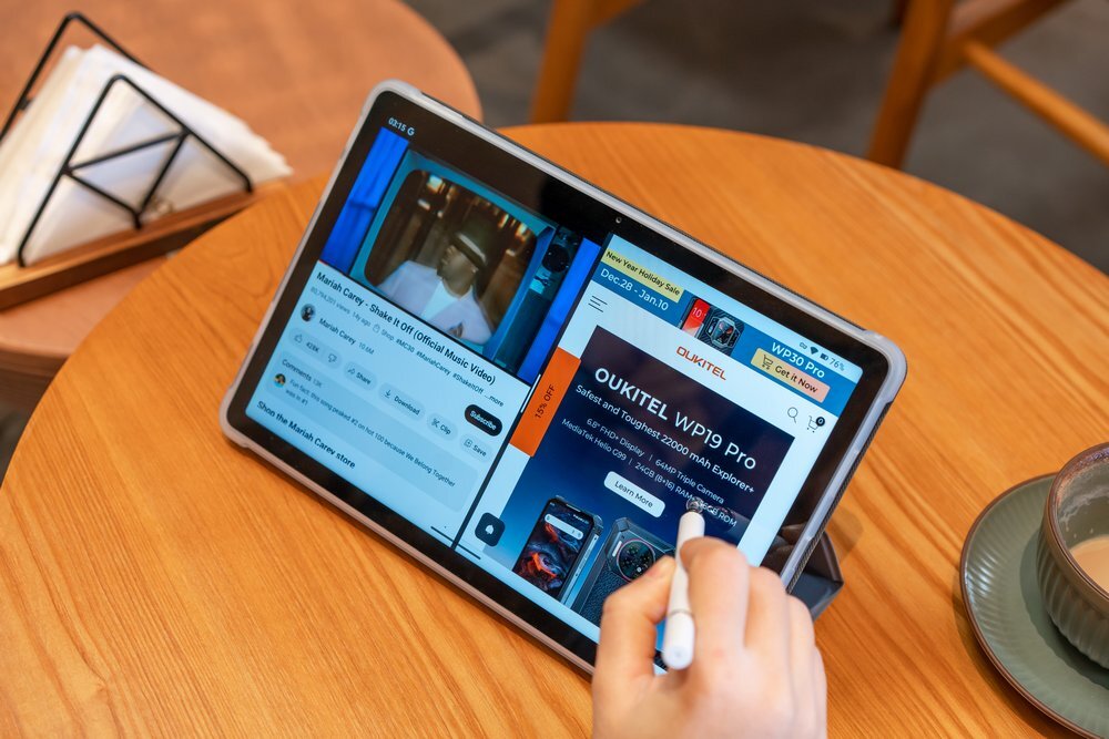 Tablet OUKITEL OT8 praca na ekranie  