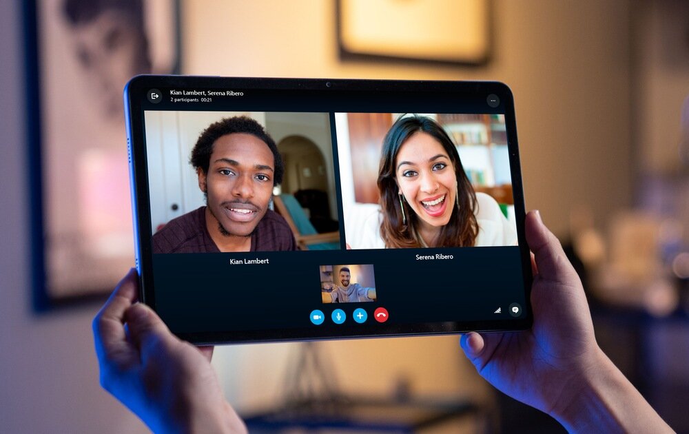 Tablet OUKITEL OT9 podczas wideorozmowy