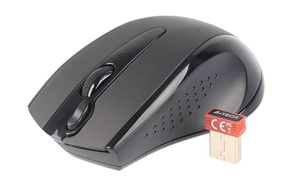 Na obrazie widoczna jest czarna mysz komputerowa z rolką przewijania oraz czerwony odbiornik USB z napisem \'A4TECH\'.