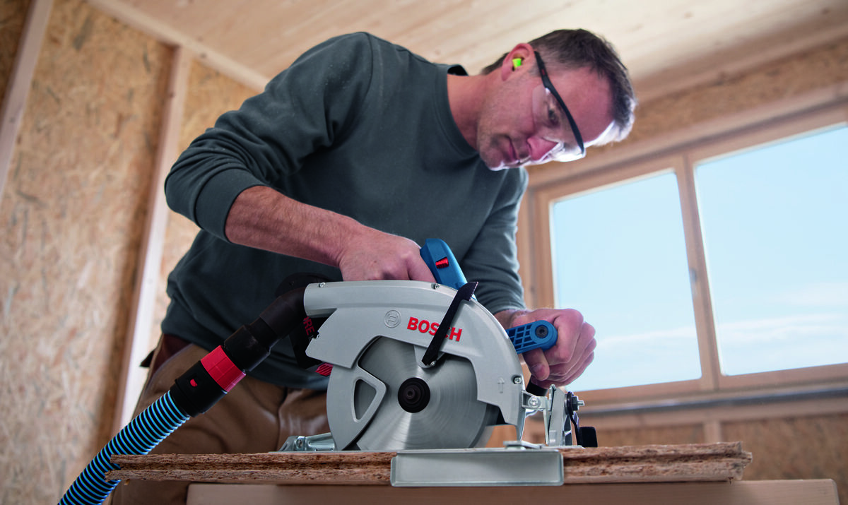 BOSCH GKS 18V-68 06016C9000 BOSCH GKS 18V-68 Professional zewnętrznego źródła odsysania pyłów skali na podstawie i kątowniku wymaganą głębokość i skos - pilarka z odsysaniem pyłu
