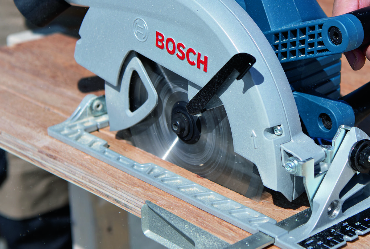 BOSCH GKS 18V-68 06016C9000 Tarcza tnąca średnicy 190 mm średnicy otworu tarczy 30 mm drewnopodobnych wszystkich typów drewna stalowe zęby - zbliżenie na tarcz