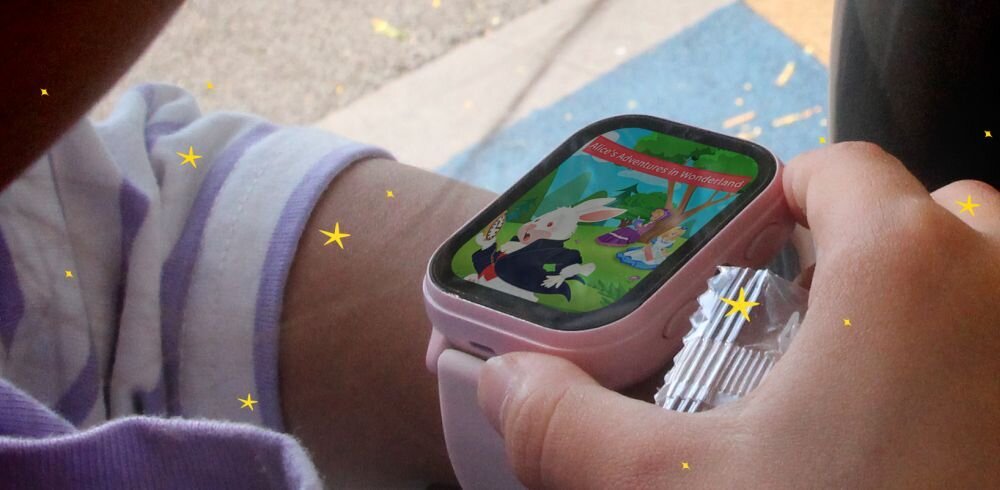 Smartwatch BEMI Kizzo dziecko ogląda bajkę na ekranie