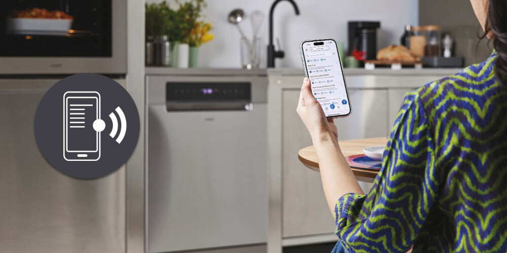 ZMYWARKA CANDY RAPIDO CNF 4A4S3PSX zdjęcie lifestyle kuchnia wizualizacja kobieta kuchnia telefon ikona grafika aplikacja Zdalne sterowanie z hOn pełna kontrola powiadomienia przypomnienia informacje monitorowanie pracy wskazówki