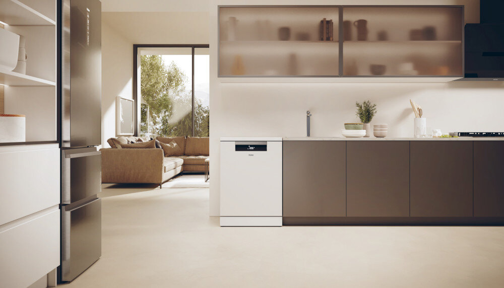 ZMYWARKA HAIER I-PRO SHINE 5 XF 6B2M3PW AI SMART zdjęcie lifestyle  zdjęcie lifestyle kuchnia meble zabudowa zamknięta front panel Czyste i suche w 59' Większa moc i zasięg wody Opóźnienie startu do 24 h Regulacja górnego kosza Easy Click Automatyczne otwieranie drzwi po zakończeniu cyklu Cicha praca dba o spokój domowników 42 dB System Total Water Block aplikacja hOn Program Intensywny 