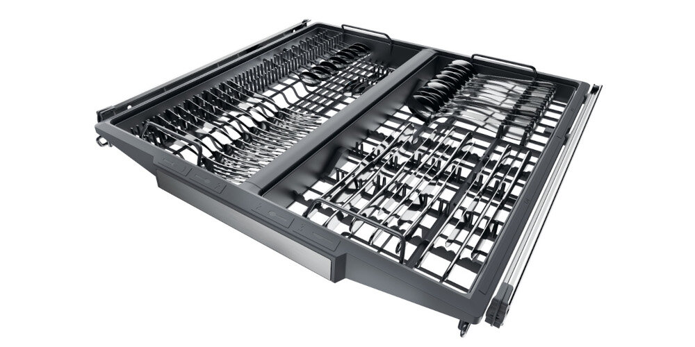 ZMYWARKA HAIER I-PRO SHINE 5 XF 6B2M3PW AI SMART zdjęcie lifestyle białe tło sztućce łyżki widelce noże Trzecia szuflada dodatkowe miejsce sztućce praktyczne wykorzystanie