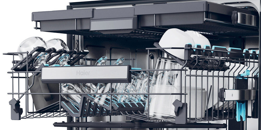 ZMYWARKA HAIER WASHLENS PLUS 2 XU 6B4M3PSX AI SMART zdjęcie lifestyle otwarta kosz naczynia szkło miseczki kieliszki uchwyty Regulacja górnego kosza