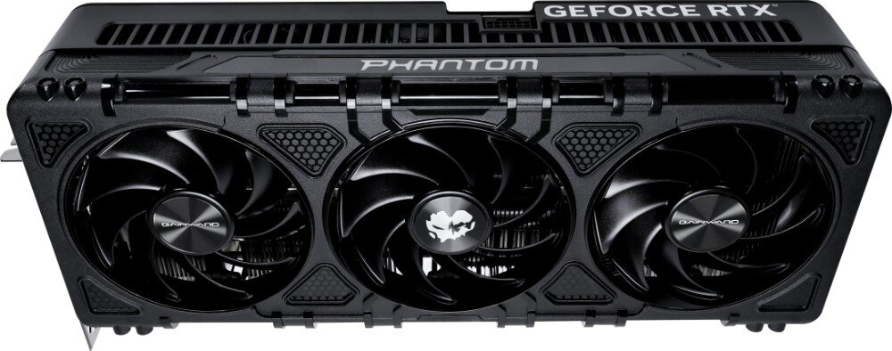 GAINWARD GeForce RTX 5090 Phantom GS 32GB Widok z przodu na kartę graficzną z trzema wentylatorami i czarną osłoną z napisem 'Phantom' na górze, pamięć, szyna danych, rozdzielczość, rdzenie CUDA