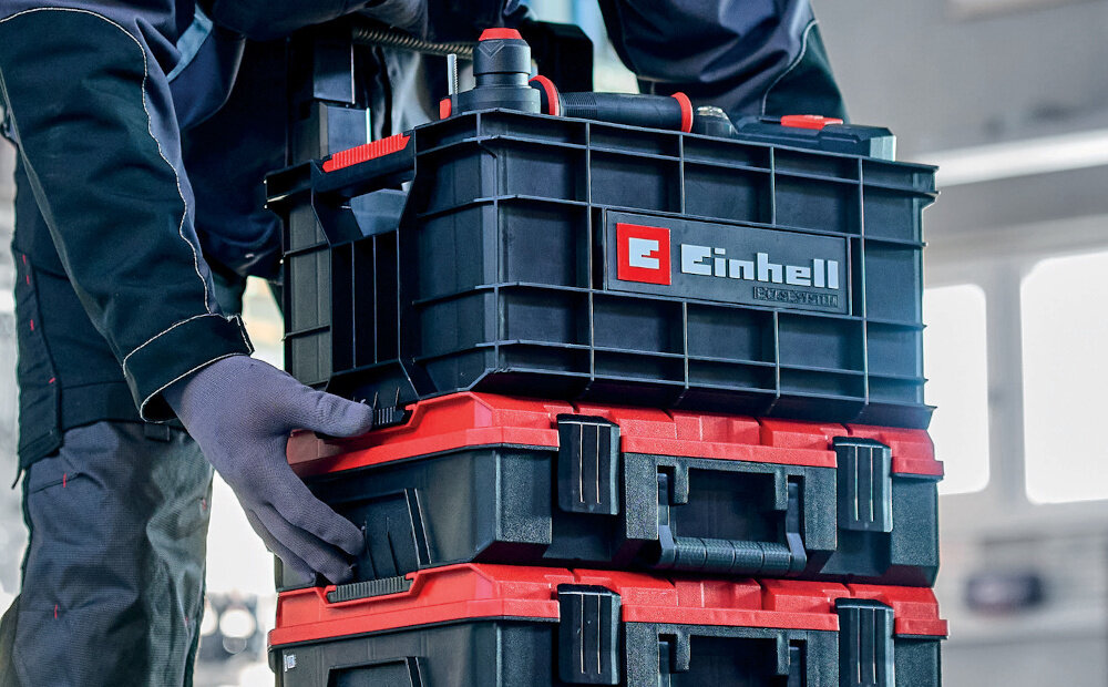 Skrzynka na narzędzia EINHELL E-Case 4540037 pomieszczenie plac budowy osoba umieszcza skrzynkę na innych skrzynkach system zamykania zawartość skrzynki pozostaje stabilna narzędzia odpowiednio chronione przed uszkodzeniami