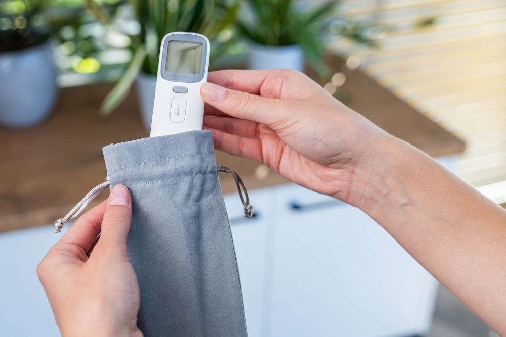 Termometr bezdotykowy GÖTZE & JENSEN AOJ-20A z dokładnością ±0.2°C dla dzieci i dorosłych