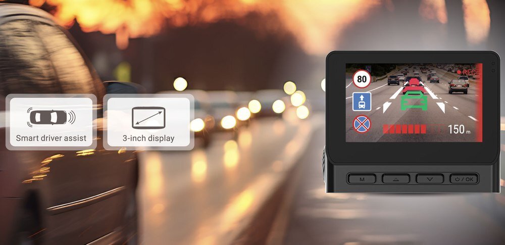 Wideorejestrator NAVITEL RS990 GPS na tle drogi