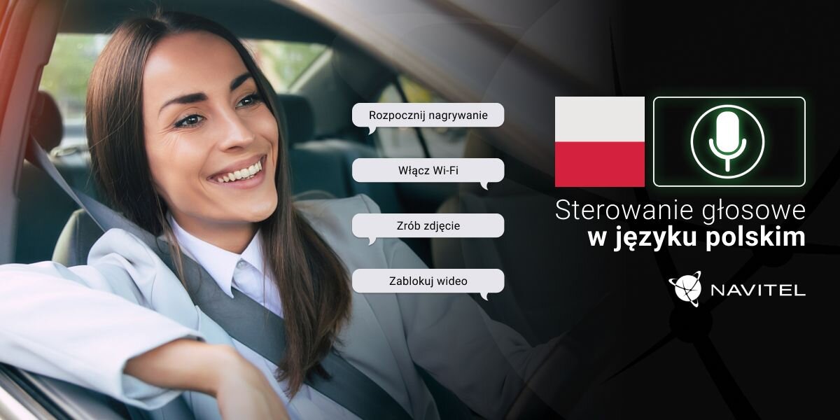 Obraz przedstawia wideorejestrator NAVITEL RS990 GPS z kamerą tylną na tle miejskiego krajobrazu. Widoczny jest napis \'Komendy głosowe po polsku\'.