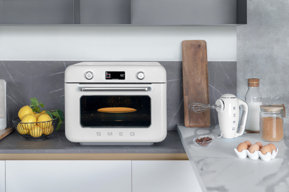 Piekarnik SMEG COF01PGEU Pastelowa zieleń Intuicyjne sterowanie i wyświetlacz Kolorowy ekran LCD wygodne pokrętła i przyciski sygnały dźwiękowe czy zegar dostosowanie preferencje