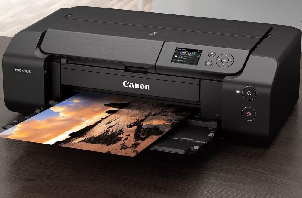 Drukarka CANON Pixma Pro-200S Druk w kolorze, Wi-Fi drukarka postawiona na szafce
