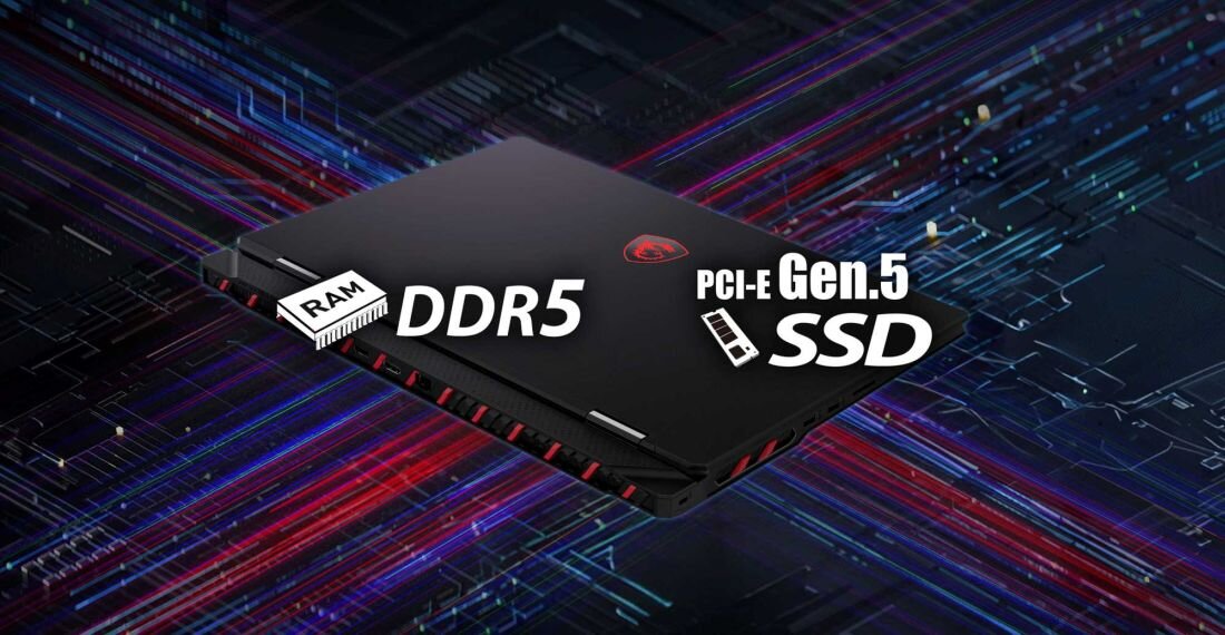 Laptop MSI Raider 18 HX AI - Napis DDR5 i PCIe 5.0 na tle zamkniętego laptopa MSI Raider 18 HX AI. RAM DDR5 SSD