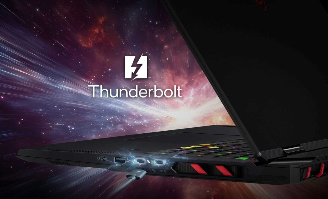 Laptop MSI Raider 18 HX AI - Laptop MSI Raider 18 HX AI z widocznymi słowami Thunderbolt, prezentujący design i technologię. Technologia Thunderbolt
