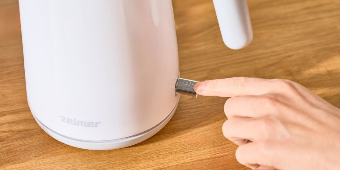 Czajnik ZELMER ZCK7020 Biały Wszystko pod kontrolą Kontroler STRIX precyzja działanie automatycznie wyłącza bezpieczeństwo oraz oszczędność energii