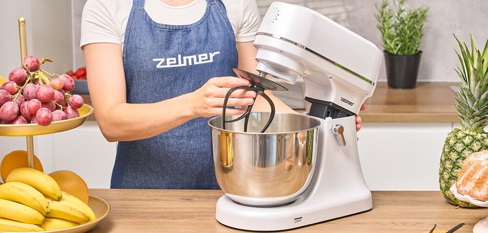 Robot kuchenny planetarny ZELMER ZKR2000 800W Super Silent 2 misy w zestawie robot w użyciu na blacie kuchennym, akcesoria do mycia w zmywarce, krótszy czas sprzatąnia