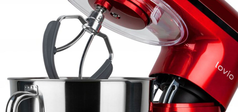 Robot kuchenny planetarny LOVIO HOME ChefAssistant LVSTM01RD 1900W robot osłona mieszadło silikonowe końcówki misa otwarte ramię system planetarny efektywne mieszanie składników ruch mieszadła w kilku kierunkach dokładne połączenie wszystkich elementów końcówka do mieszania wyposażona w silikonowe krawędzie zwiększona precyzja zapobieganie przywieraniu 