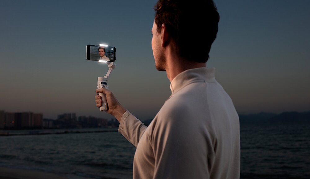 Gimbal DJI Osmo Mobile 7 robienie selfie