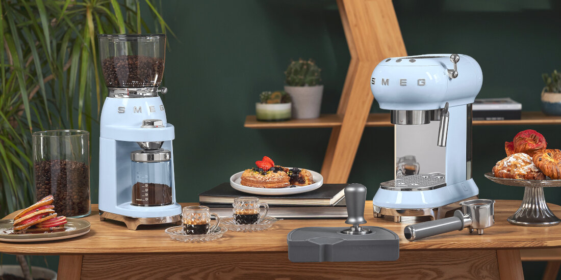 Młynek do kawy SMEG CGF11PBEU wygląd prezentacja wizualizacja design Kontrola smaku każdego dnia