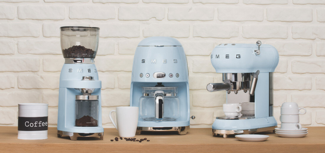 Młynek do kawy SMEG CGF11PBEU Bezpieczna konstrukcja System zabezpieczeń proces przygotowania kawy