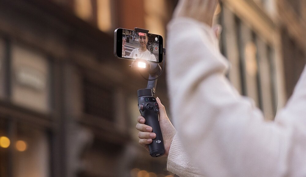 Gimbal DJI Osmo Mobile 7P selfie z lampą