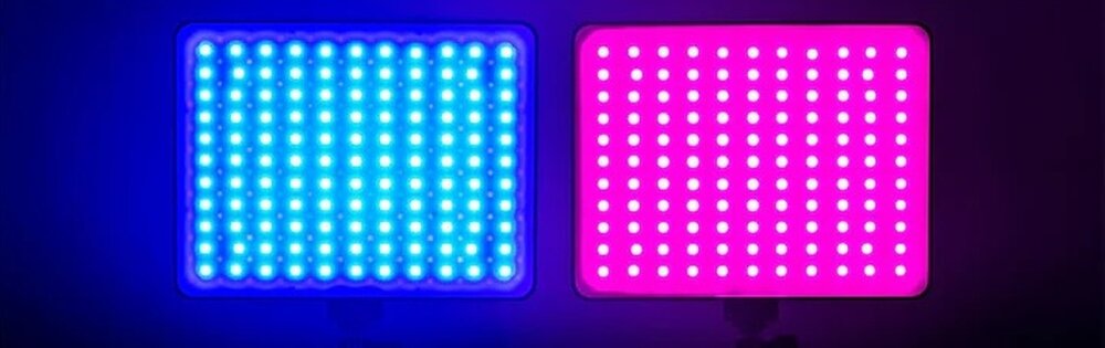 Lampa LED VILTROX Weeylite Sprite 20 dwie lampy świecą na niebiesko i różowo