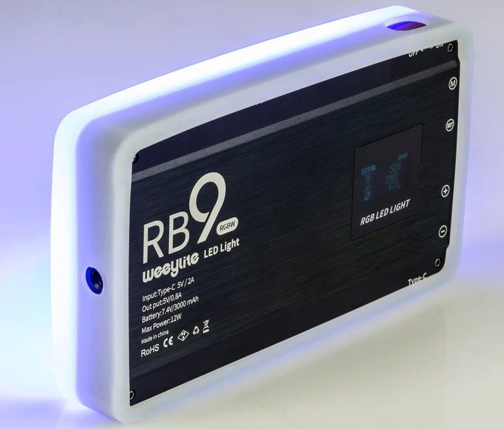 Lampa LED VILTROX Weeylite RB9 kadr na ekran z tyłu  