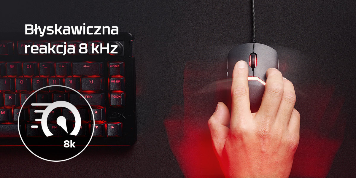 HYPERX Pulsefire Saga próbkowaniu na poziomie 8 kHz 8000 razy na sekundę - ręka na myszce obok klawiatura