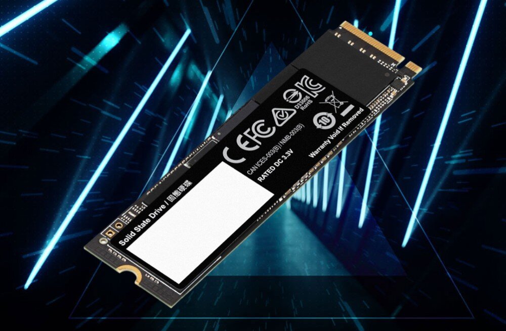 Komputer MAD DOG PBG AORUS301-A08WR32WH R7-9700X 32GB RAM 1TB SSD Radeon RX7800XT Wi-Fi Windows 11 Home 
					prędkość i pojemność, 1 TB interfejs PCIe 4.0, prędkość odczytu do 7300 Mb/s, prędkość zapisu do 6000 MB/s,
					kontroler Phison E18 wykorzystujący 8-kanałową architekturę, pamięć 3D TLC NAND, radiator, dysk