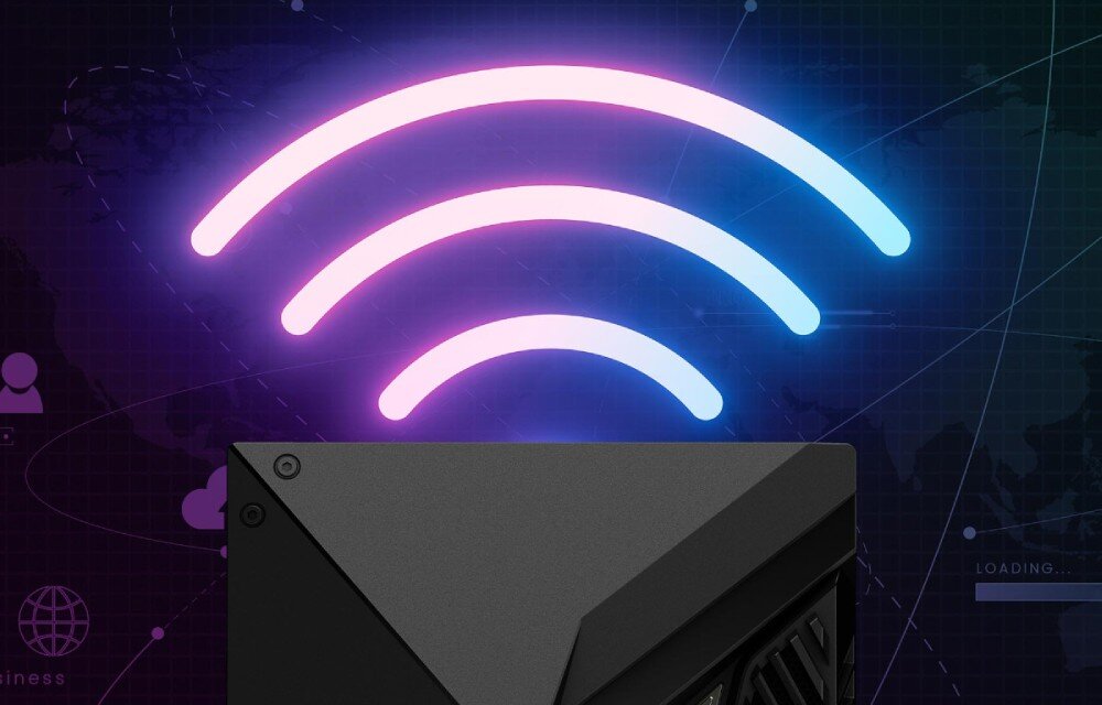 Komputer MSI MAG Infinite S3 14NUC7-2609EU Grafika przedstawiająca symbol sieci bezprzewodowej nad rogiem obudowy komputera, na tle mapy świata i ikon połączeń, łączność, Wi-Fi, Bluetooth