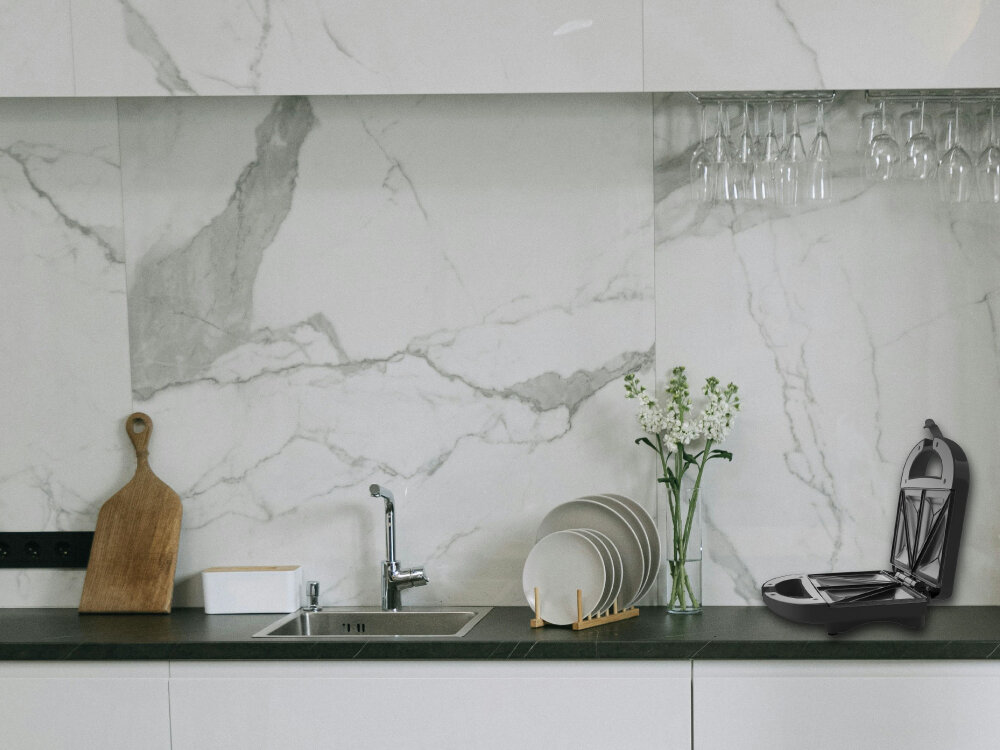 Opiekacz HYUNDAI SM625B nieprzywierająca powłoka, łatwe utrzymanie czystości, mniej sprzątania, więcej czasu