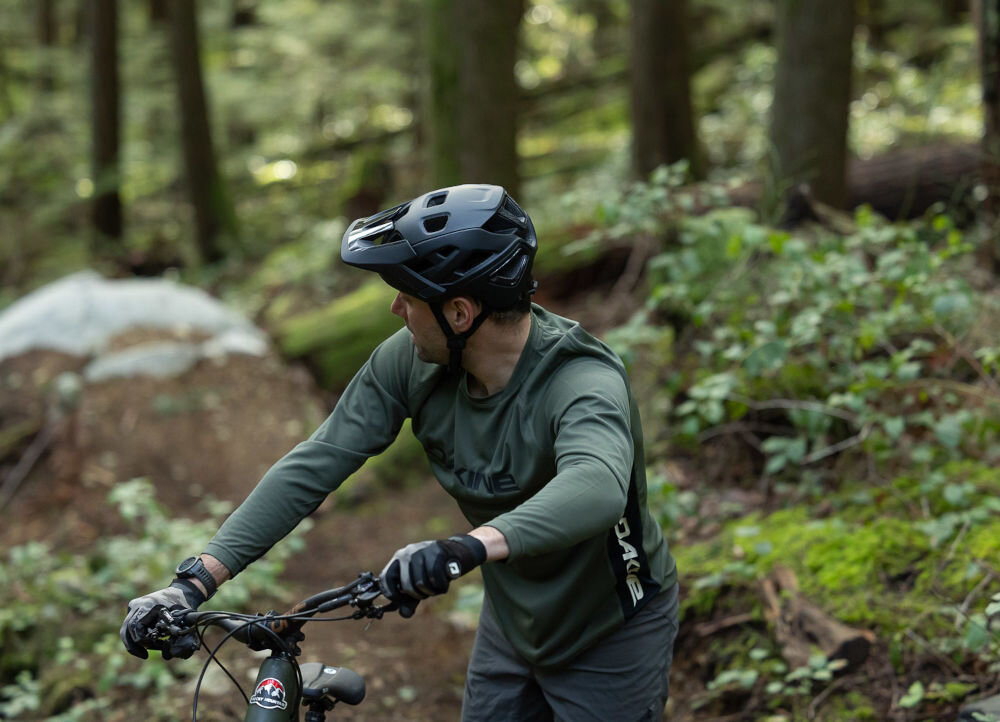 Kask rowerowy LAZER Jackal KinetiCore Czarny MTB (rozmiar M) rower górski ochrona głowy ocena 5 gwiazdek Virginia Tech testy bezpieczeństwa