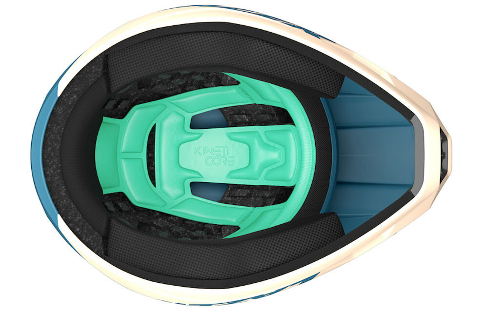 Kask rowerowy LAZER Chase KinetiCore Wnętrze kasku Lazer Cage z widoczną zieloną technologią KinetiCore i miękkimi wyściółkami policzkowymi