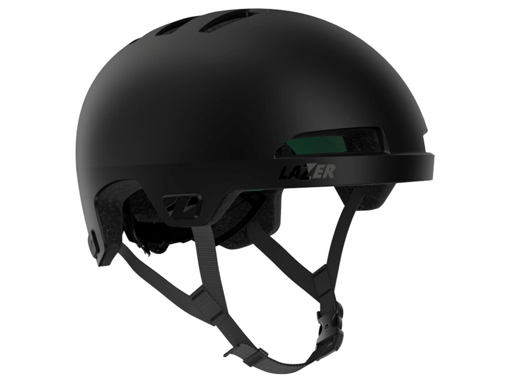 Kask rowerowy LAZER Maze KinetiCore Czarny Miejski(rozmiar M/L) kask na białym tle widoczny od przodu pod skosem rekreacyjnych kolarzach miejskich lekkiej konstrukcji z poliwęglanu wewnętrznej warstwie EPS skuteczną ochronę przy zachowaniu wygody użytkowania Strefa kontrolowanego zgniotu ogranicza ryzyko kontuzji poczucie kontroli podczas jazdy