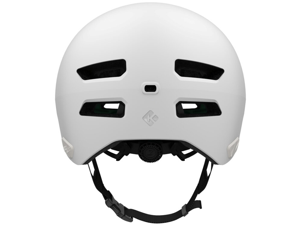 Kask rowerowy LAZER Maze KinetiCore Biały Miejski (rozmiar M/L) kask na białym tle widoczny od tyłu miejsce do zamontowania opcjonalnej lampki LED zwiększa widoczność po zmroku i w warunkach ograniczonego oświetlenia bezpieczeństwo w ruchu miejskim