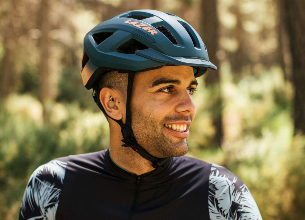 Kask rowerowy LAZER Cerro KinetiCore Niebiesko-pomarańczowy MTB (rozmiar L) ochrona głowy kask miejski kask mtb kask szosowy 4 gwiazdki Virginia tech ochrona przed urazami rotacyjnymi