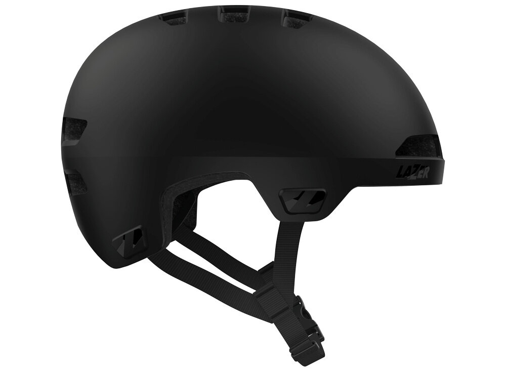 Kask rowerowy LAZER Maze Jr KinetiCore Czarny dla Dzieci (rozmiar S/M) kask na białym tle widoczny z boku Eyewear Ready specjalne otwory umożliwiają stabilne umieszczenie okularów podczas jazdy bezpieczeństwo i komfort wygoda