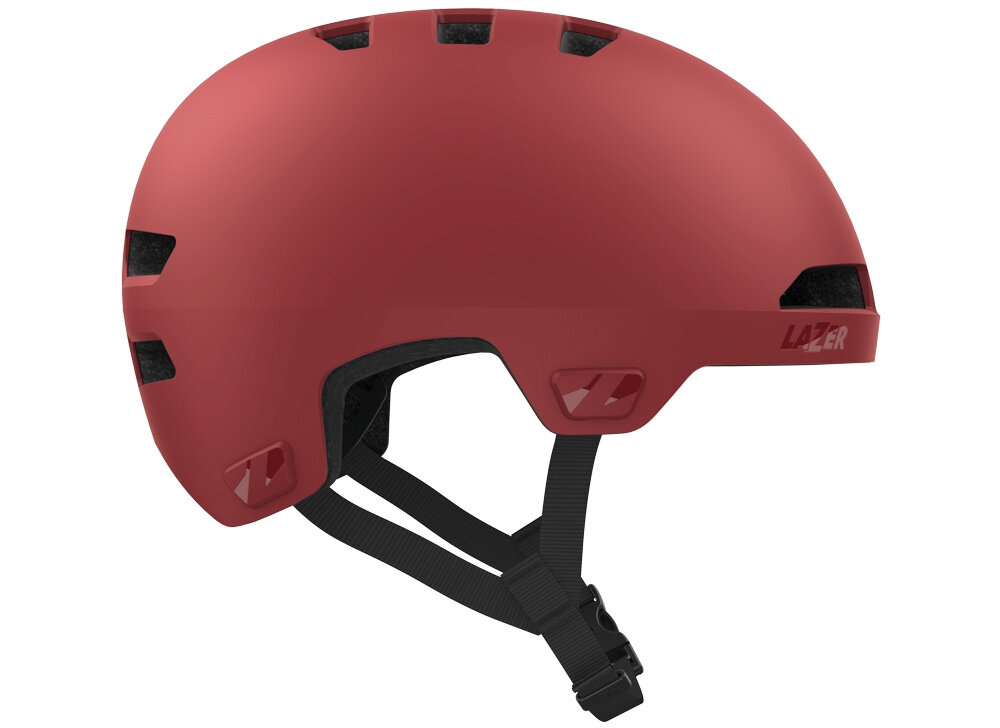 Kask rowerowy LAZER Maze Jr KinetiCore Czerwony dla Dzieci(rozmiar S/M) na białym tle widoczny widok z boku Eyewear Ready specjalne otwory umożliwiają stabilne umieszczenie okularów podczas jazdy bezpieczeństwo i komfort wygoda