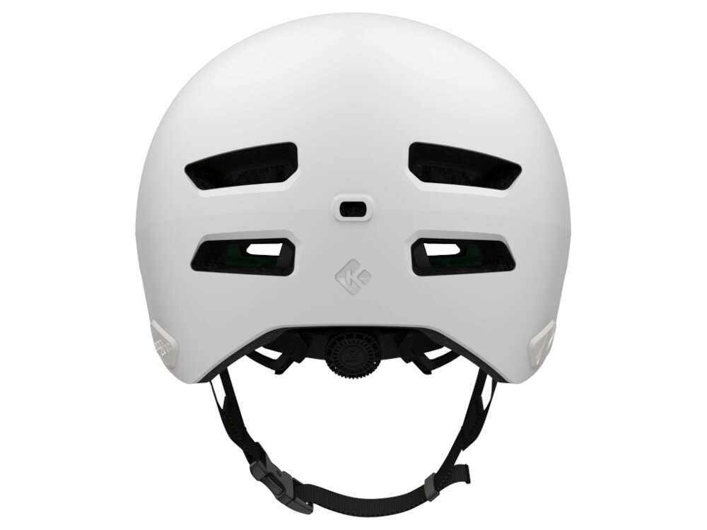 Kask rowerowy LAZER Maze Jr KinetiCore Biały dla Dzieci (rozmiar S/M) kask na białym tle widoczny od tyłu miejsce do zamontowania opcjonalnej lampki LED zwiększa widoczność po zmroku i w warunkach ograniczonego oświetlenia bezpieczeństwo w ruchu miejskim