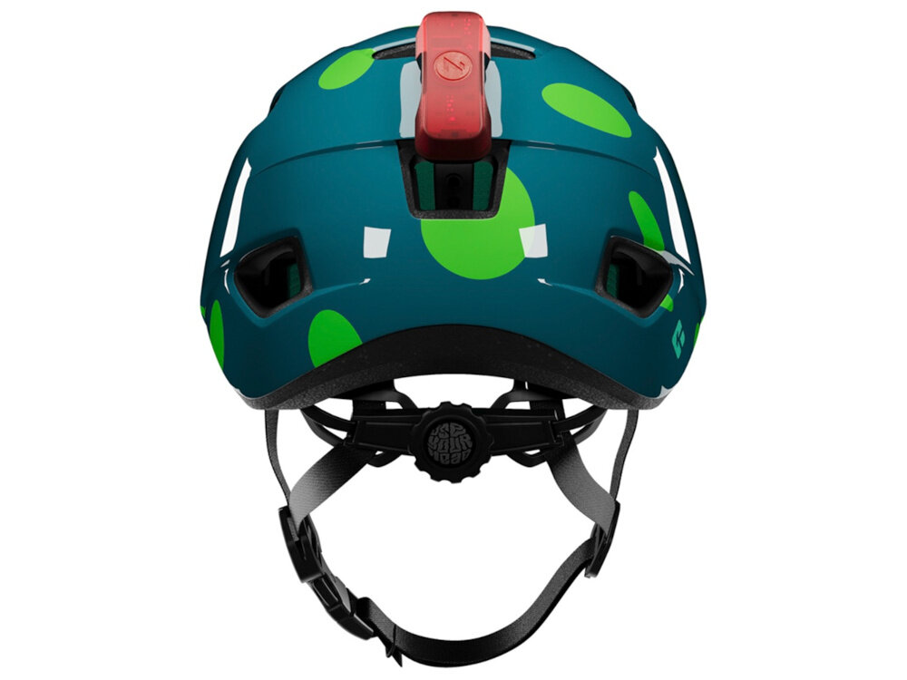 Kask rowerowy LAZER Nutz KinetiCore 2.0 Kropki Zielony dla Dzieci (rozmiar 50-56) kask na białym tle widoczny od tyłu na kasku czerwona lampka miejsce do zamontowania opcjonalnej lampki LED zwiększa widoczność po zmroku i w warunkach ograniczonego oświetlenia element poprawiający bezpieczeństwo