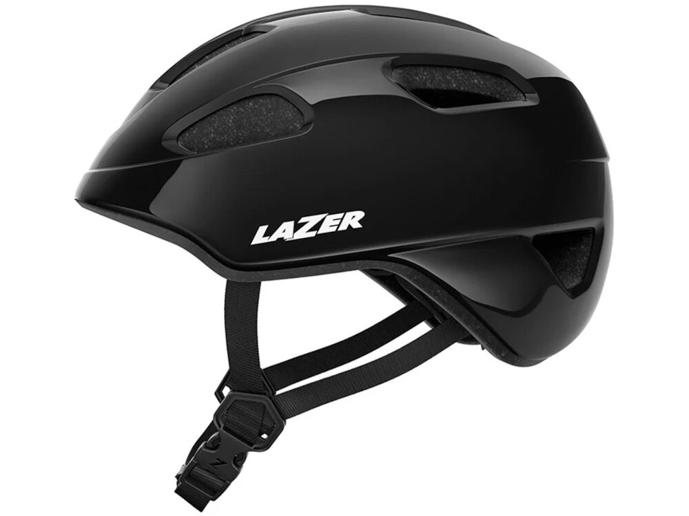 Kask rowerowy LAZER Nutz KinetiCore 2.0 Czarny dla Dzieci (rozmiar 50-56) kask na białym tle widoczny z boku wnętrze kasku wyposażono w miękką wyściółkę materiał EPS skutecznie pochłania energię waga około 240 g homologacje CE EN 1078 i CPSC spełnienie norm bezpieczeństwa kask został przetestowany pod kątem realnych zagrożeń zapewnia ochronę na poziomie wymaganym podczas jazdy po drogach publicznych