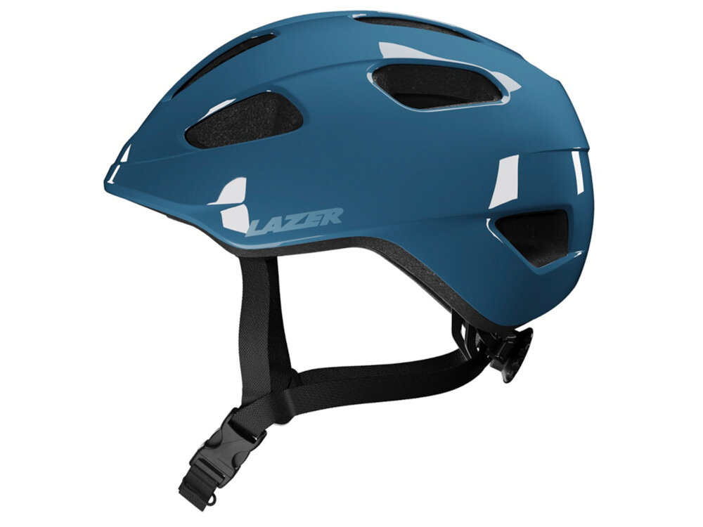 Kask rowerowy LAZER Nutz KinetiCore 2.0 Niebieski dla Dzieci (rozmiar 50-56) kask na białym tle widoczny z boku wnętrze kasku wyposażono w miękką wyściółkę materiał EPS skutecznie pochłania energię waga około 240 g homologacje CE EN 1078 i CPSC spełnienie norm bezpieczeństwa kask został przetestowany pod kątem realnych zagrożeń zapewnia ochronę na poziomie wymaganym podczas jazdy po drogach publicznych