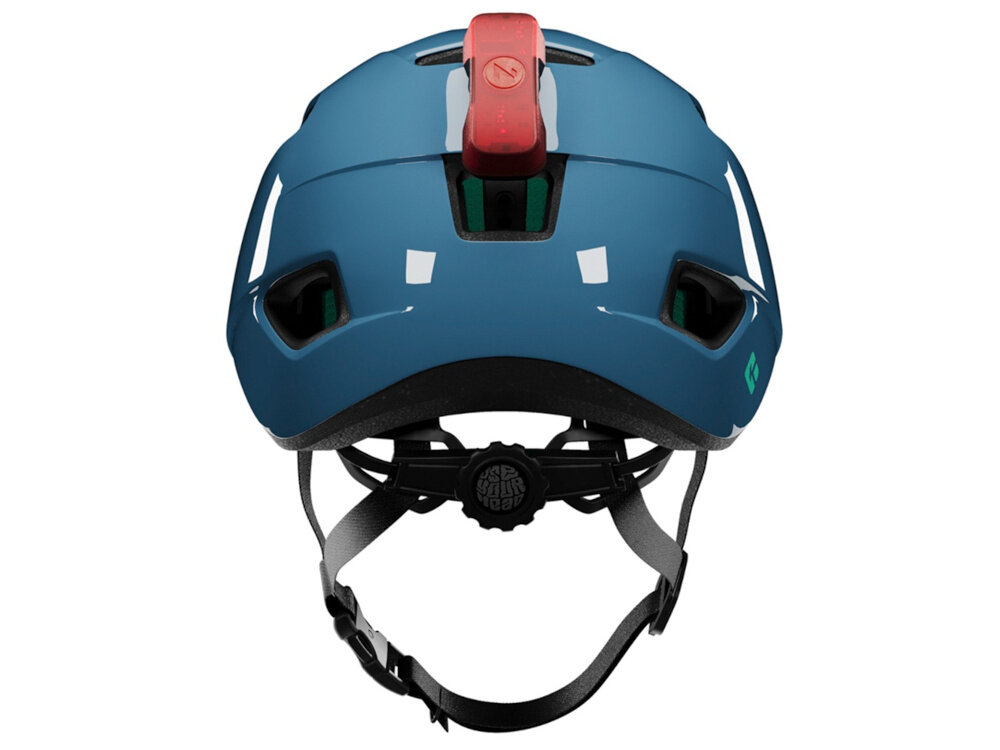 Kask rowerowy LAZER Nutz KinetiCore 2.0 Niebieski dla Dzieci (rozmiar 50-56) kask na białym tle widoczny od tyłu na kasku czerwona lampka miejsce do zamontowania opcjonalnej lampki LED zwiększa widoczność po zmroku i w warunkach ograniczonego oświetlenia element poprawiający bezpieczeństwo