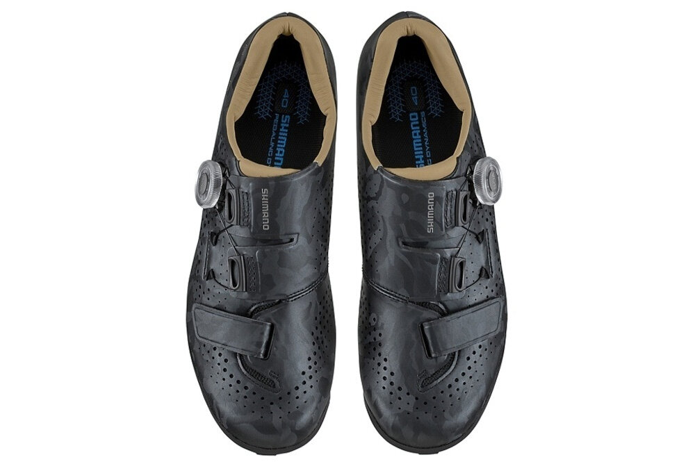 Buty rowerowe SHIMANO SH-RX600 Szary rozmiar 40 para butów na białym tle widoczna z góry otulająca stopę cholewka ze skóry syntetycznej konstrukcja SHIMANO DYNALAST wspiera naturalny ruch stopy redukuje straty energii zmniejsza zmęczenie mięśni