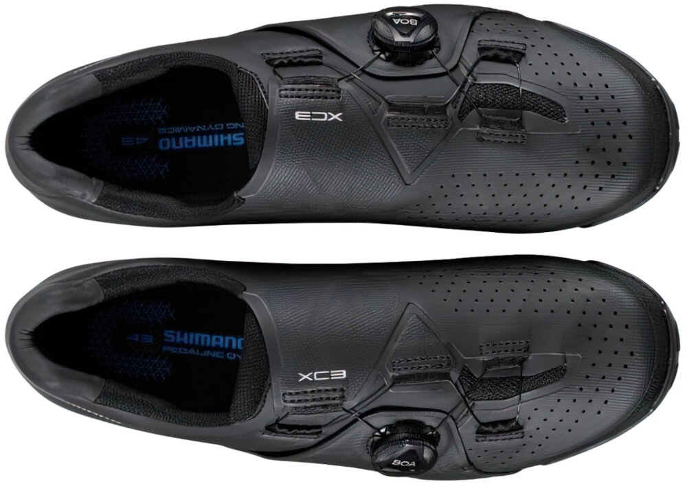 Buty rowerowe SHIMANO SH-XC300 Czarny rozmiar 49 para butów na białym tle dla kolarzy wysoką jakość wydajność komfort niska podeszwa środkowa stopa jest ustabilizowana